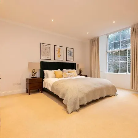 Spacious 2 Bedroom Gem & Garden Appartamento
