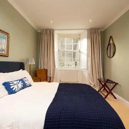 Spacious 2 Bedroom Gem & Garden *