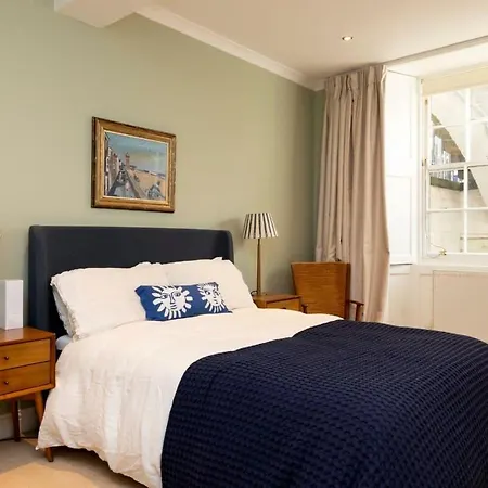 Spacious 2 Bedroom Gem & Garden *