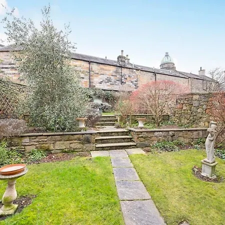 Spacious 2 Bedroom Gem & Garden Appartamento *