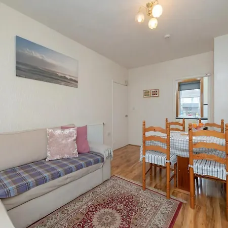Spacious Murrayfield Flat - Pass The Keys *
