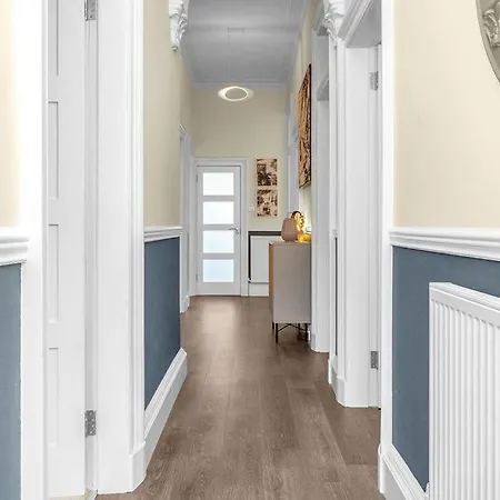 Apartamento Stylish Elegance In City's Heart