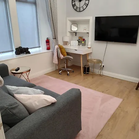 K R Sweet One Bedroom Flat Apartmán *