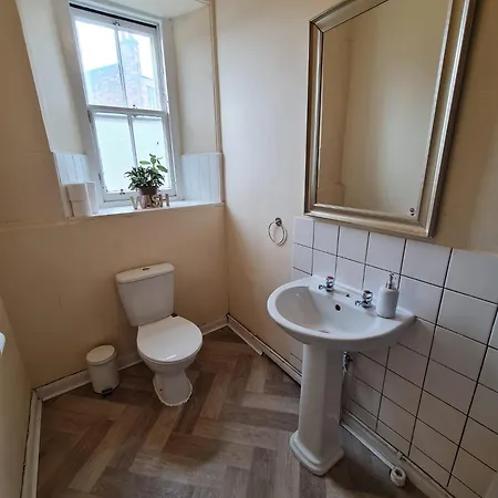 Apex Haymarket Station * Эдинбург