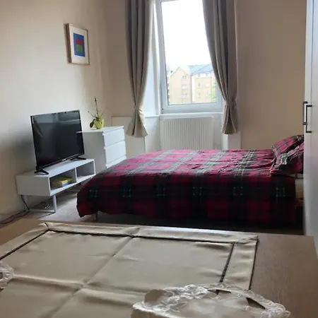 Cosy, Large Double In A Shared Flat Guest house Edinburgh