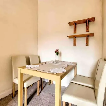 Guest house Cosy, Large Double In A Shared Flat *