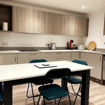 Montgomery Lovely 3 Bedroom With Private Garden In Centre Apartment