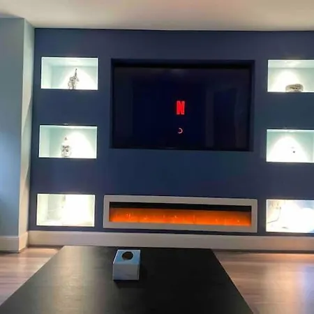 Montgomery Lovely 3 Bedroom With Private Garden In Centre *