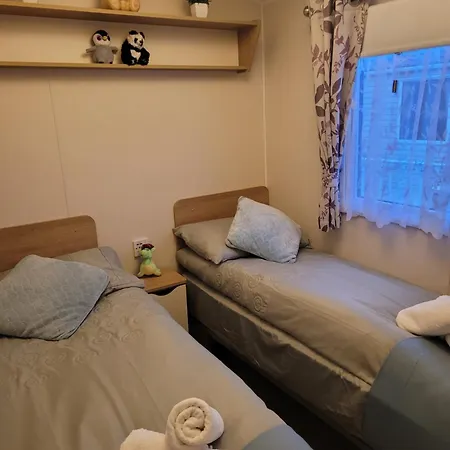 Cozy Caravan Near *