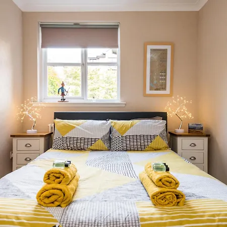 Cosy Roseburn Apartment, - 2 Bedrooms, Free Parking Lägenhet