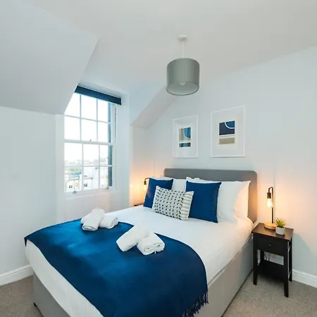 Quiet, 2 Bedroom Royal Mile Gem *