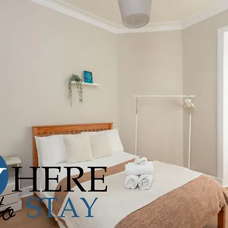 Bright 2 Bed By Rodney St Apartment
