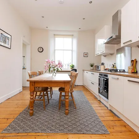 Tasteful 1-bedroom Near Meadows