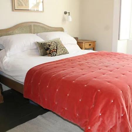 Semesterbostad Charming Victorian Riverside Near Centre *