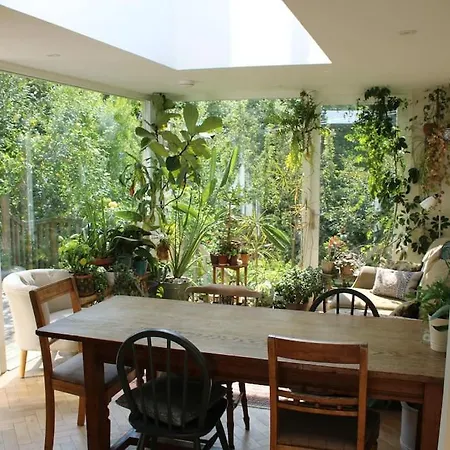 Charming Victorian Riverside Near Centre Semesterbostad *