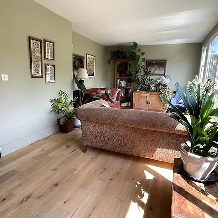 Semesterbostad Charming Victorian Riverside Near Centre *