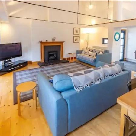Cozy Mezzanine In Edinburgh's Old Town 에든버러