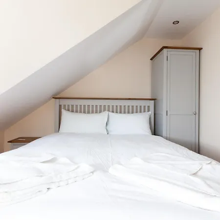 Luxe Arthurs Seat View Townhouse With Hot Tub *