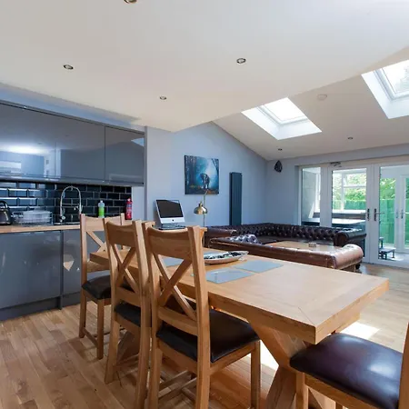 Luxe Arthurs Seat View Townhouse With Hot Tub Апартаменты