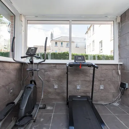 Luxe Arthurs Seat View Townhouse With Hot Tub Апартаменты Эдинбург