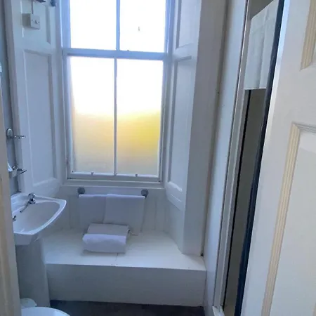 Ellwyn House فندق *