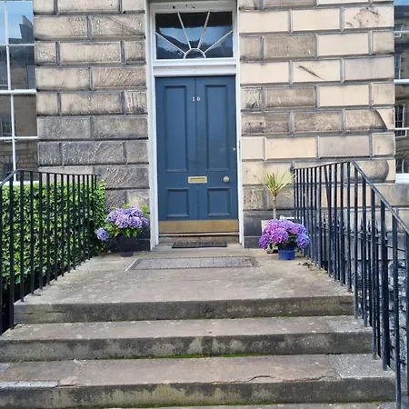 アパート 3 Double-bed Georgian In Prime Location *