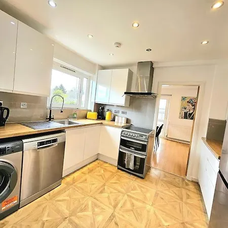 3 Bed House With 6 Beds By Sensational