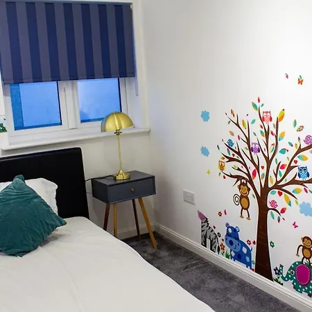 4 Bed Complete In Near Airport Сasa de vacaciones