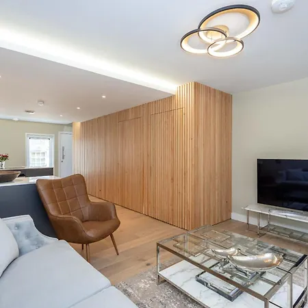 Hébergement de vacances Dragon - Centre 2 Bed Luxury Mews House