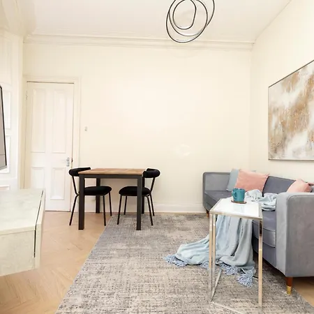 Joivy Modern Flat In City Centre - For Up To 3 Guests