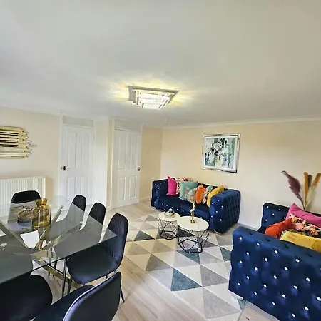 4 Bed House With 6 Beds