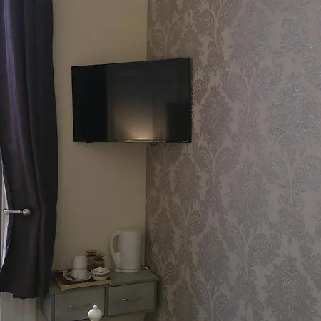 Ivy- Braveheart 3* Edinburgh