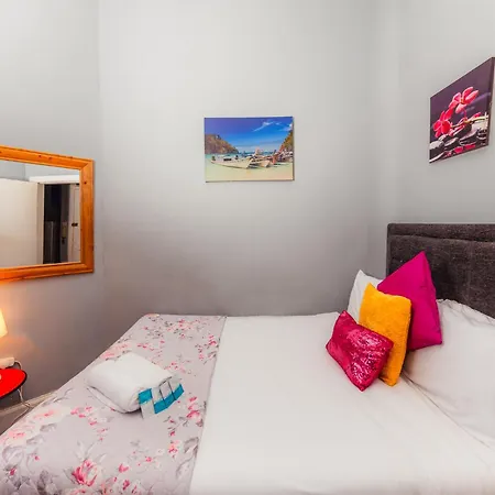 Warm 1 Bed By Holyrood Palace And Park! דירה אדינבורו