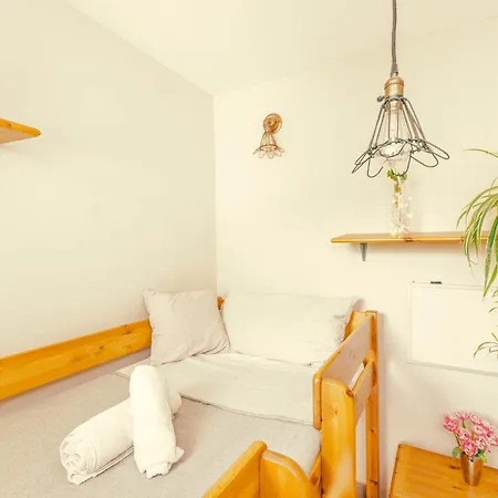 Charming City Centre Flat With Warmth & Character *