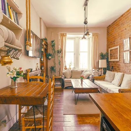Charming City Centre Flat With Warmth & Character