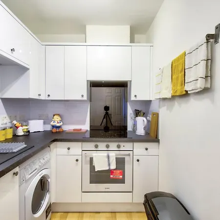 شقة Guestready - A Pleasant Near Leith إدنبرة