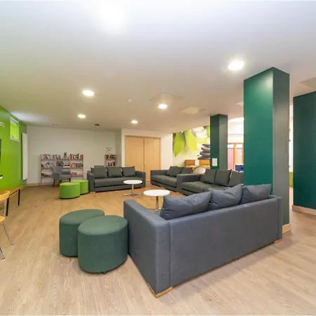 Apartment Joivy Affordable 3,4,5 And 12 Bed Private Flats Next To Royal Mile (adults Only) *