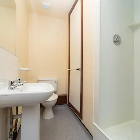 Joivy Economy 4 And 5 Bed Flats, Close To Old Town And Royal Mile - Adults Only Apartman