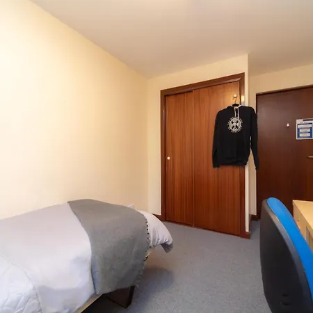 Joivy Economy 4 And 5 Bed Flats, Close To Old Town And Royal Mile - Adults Only Apartman *