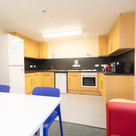 Joivy Economy 4 And 5 Bed Flats, Close To Old Town And Royal Mile - Adults Only Apartman *