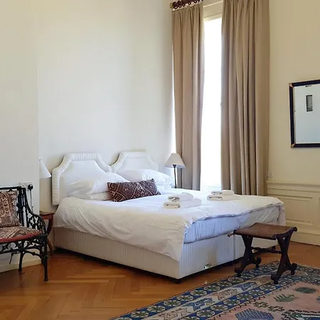 Spacious 2-bedroom Georgian Appartement Edinburgh