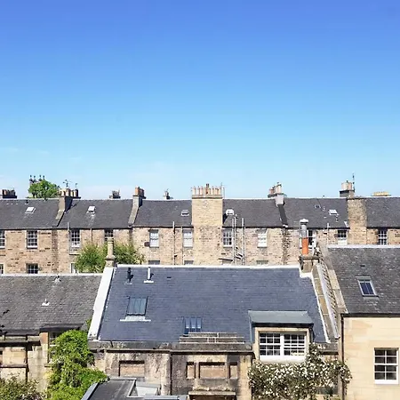 Spacious 2-bedroom Georgian