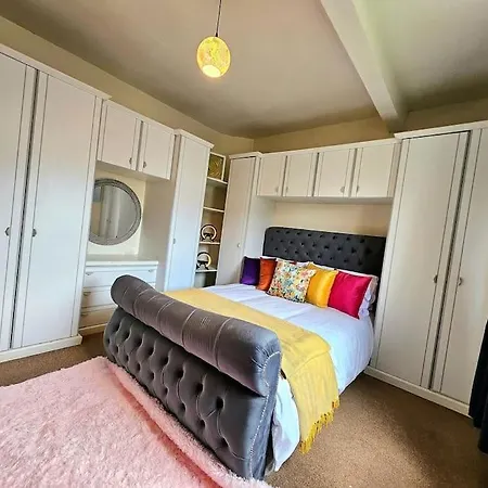 2 Bed With 4 Beds & Parking 公寓 爱丁堡
