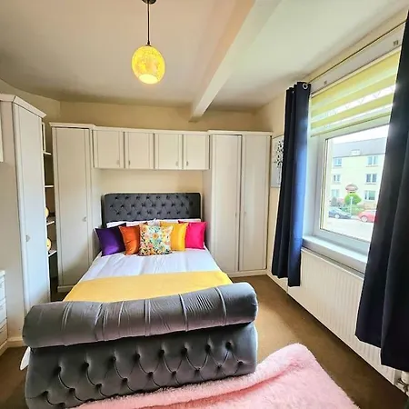 2 Bed With 4 Beds & Parking 公寓 *
