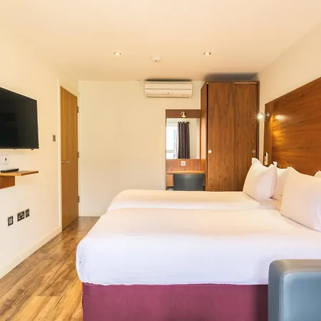 Apartmanhotel Holyrood 4*