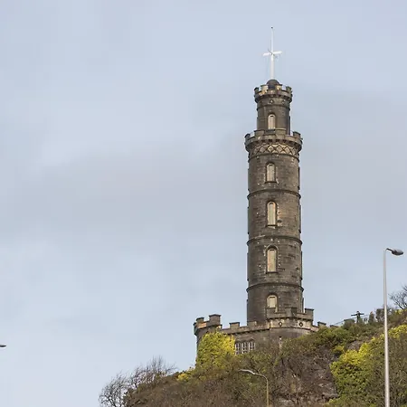 Old Tolbooth Wynd - 393 *
