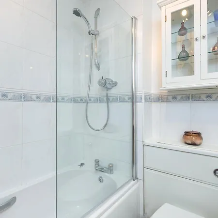 Old Tolbooth Wynd - 393 *