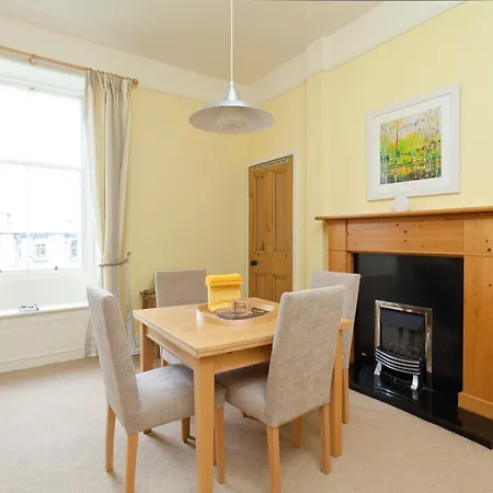 Mardale Crescent - 380