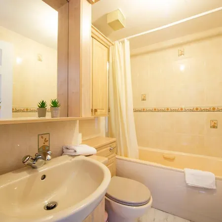 Lägenhet Guestready - 3bdr W/ Private Parking *