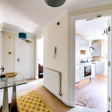 Lägenhet Guestready - 3bdr W/ Private Parking Edinburg